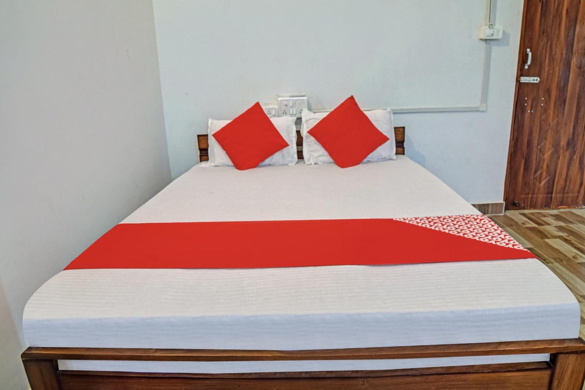 Spot On Jp Guest House Kaharpara Exterior photo